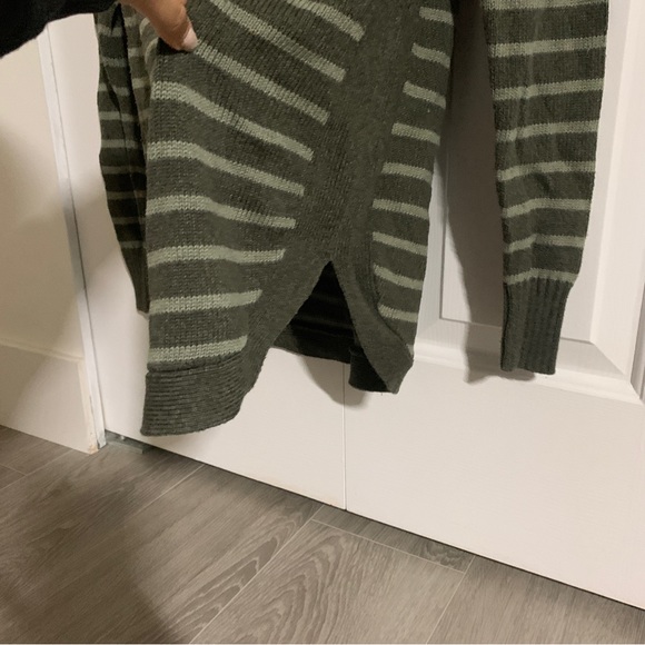 REITMANS Green Striped Sweater Sz-XS - Picture 5 of 7